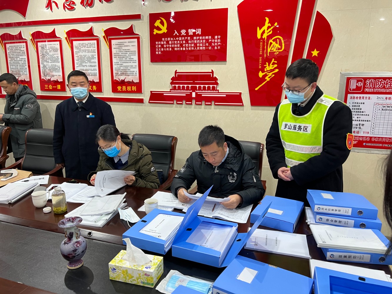 2月18日 第五檢查組到羅山服務(wù)區(qū)開展省評檢查工.jpg