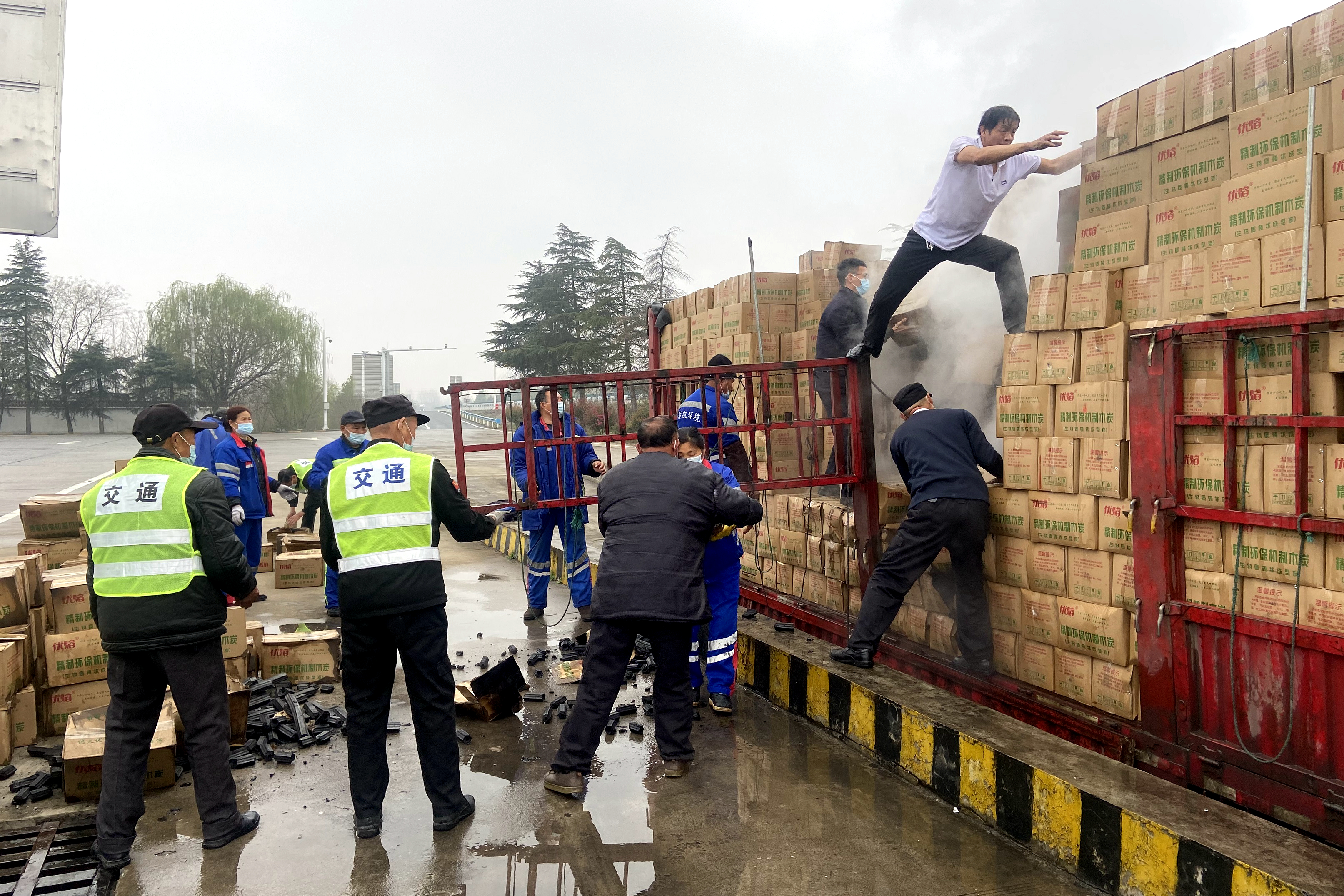 光山服務(wù)區(qū)1.jpg 光山服務(wù)區(qū)1.jpg