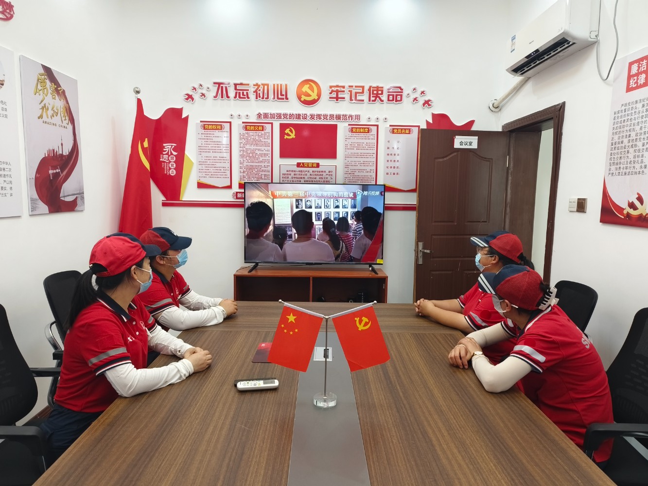 2023.7.1豫西南黨支部組織黨員員工觀看”七一“建黨教育記錄片 拍攝者 趙濤 .jpg